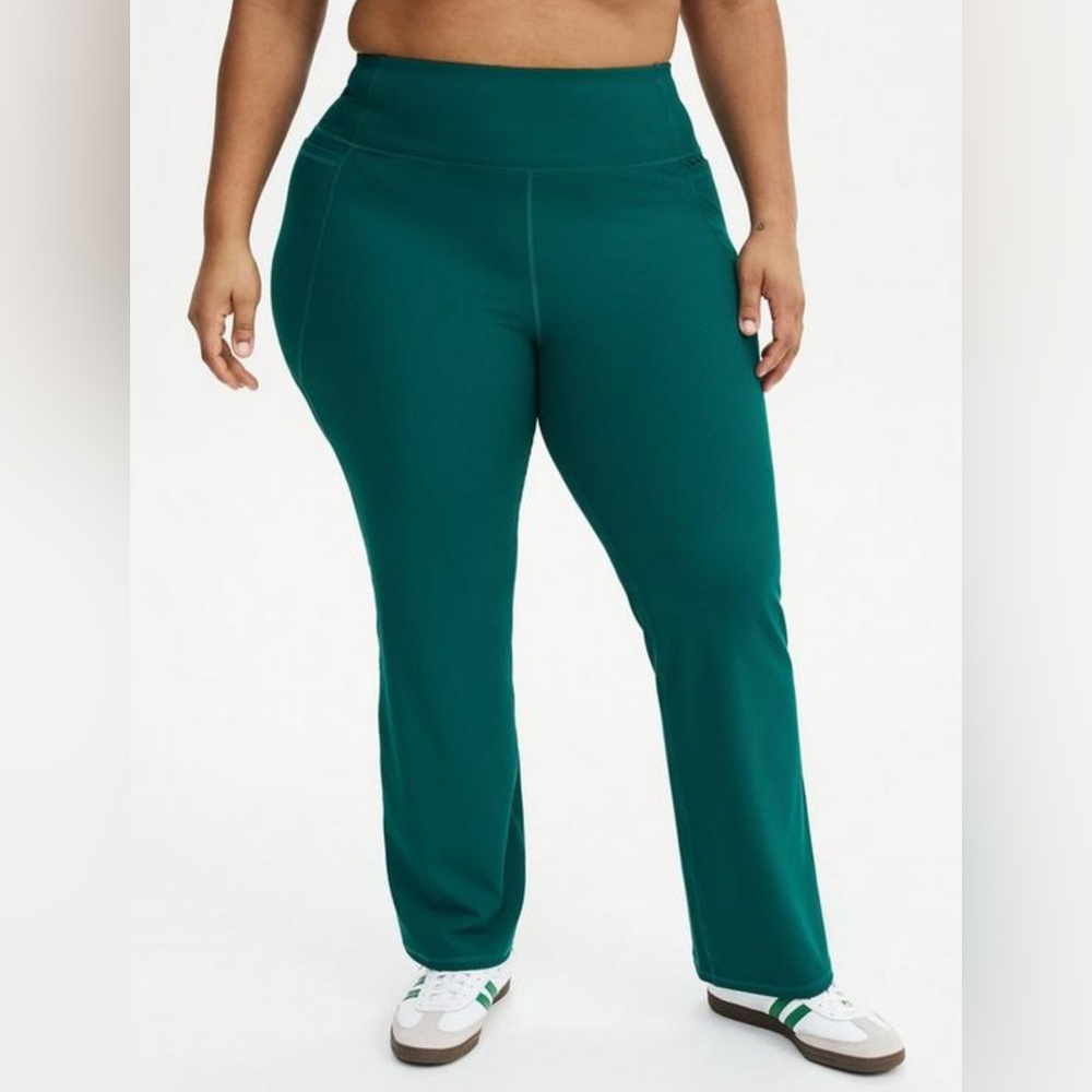 **Clearance Discounted** BNWT Torrid Performance Rib Active Yoga Pants